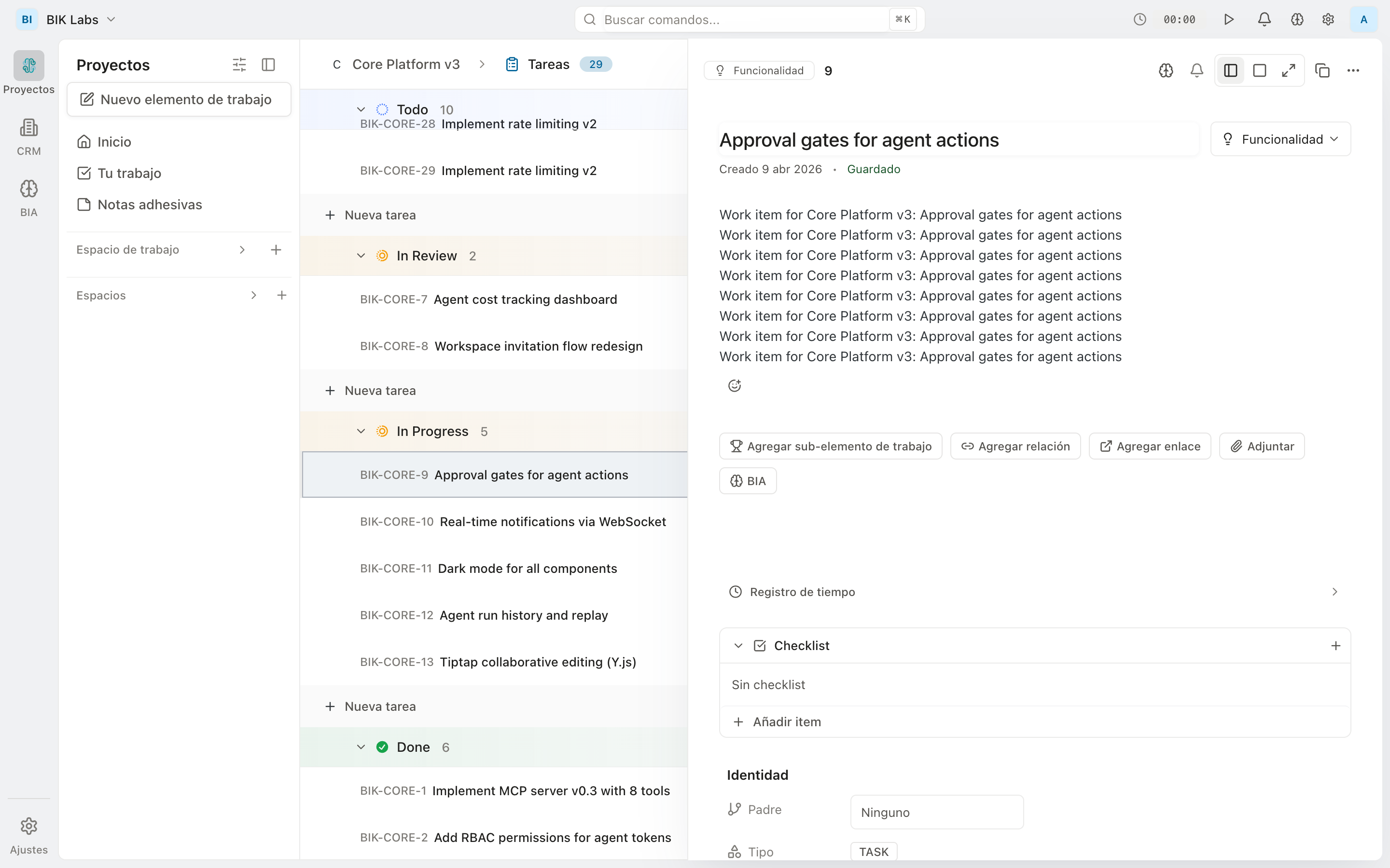 Detalle de work item con approval gates para acciones de agentes